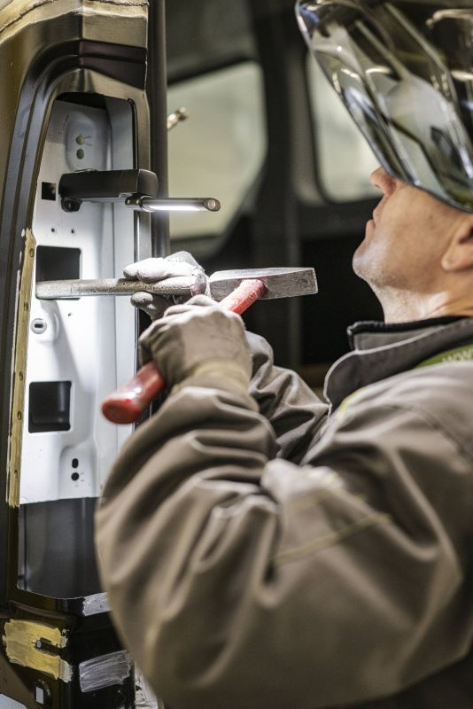 Workman using the Ledlenser W7R rechargeable work light with the light mounted to the work surface using the magnetic mounting option